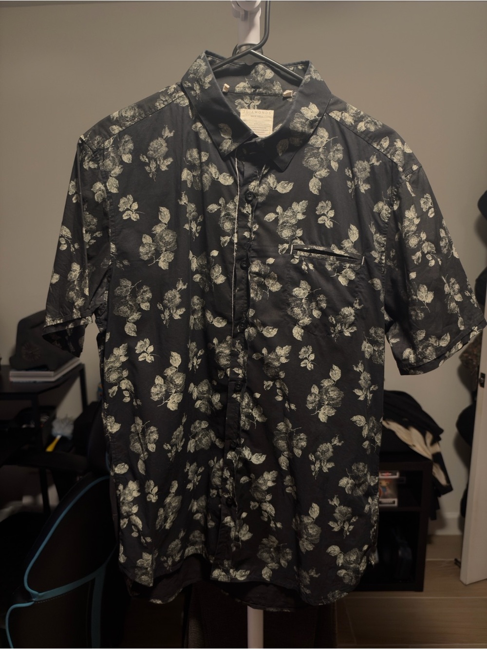 7 Diamonds Black Short-Sleeve Button-Down with White Floral Print